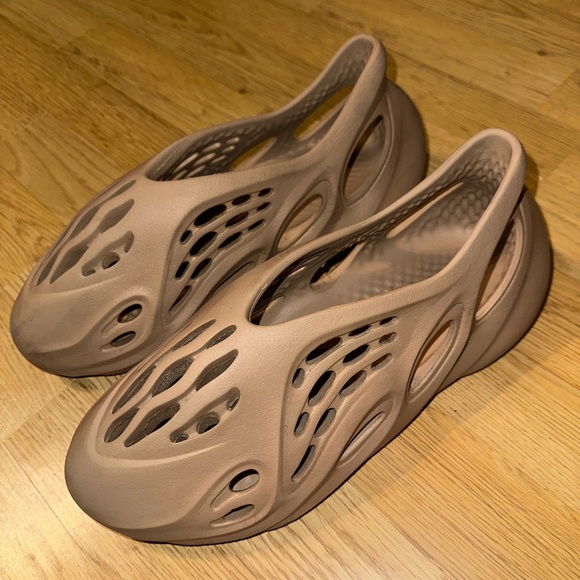 Men’s Yeezy Foam Runners - Picture 1 of 3